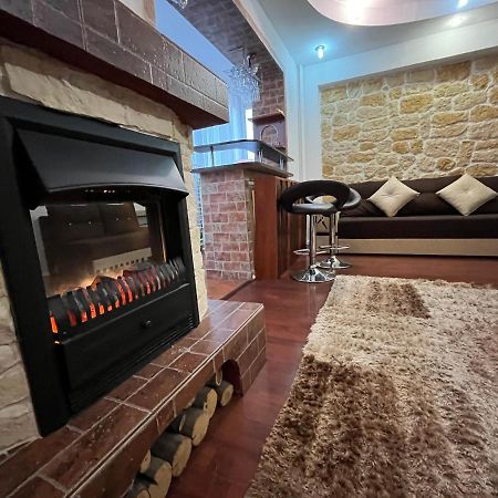 בוקרשט Modern Oasis With A Cozy Fireplace Your Stylish Apartment Minutes From Downtown מראה חיצוני תמונה