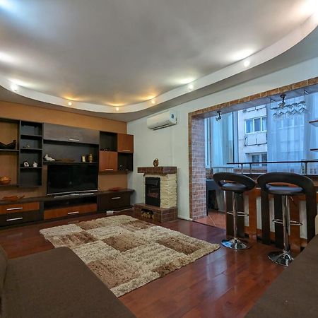 בוקרשט Modern Oasis With A Cozy Fireplace Your Stylish Apartment Minutes From Downtown מראה חיצוני תמונה