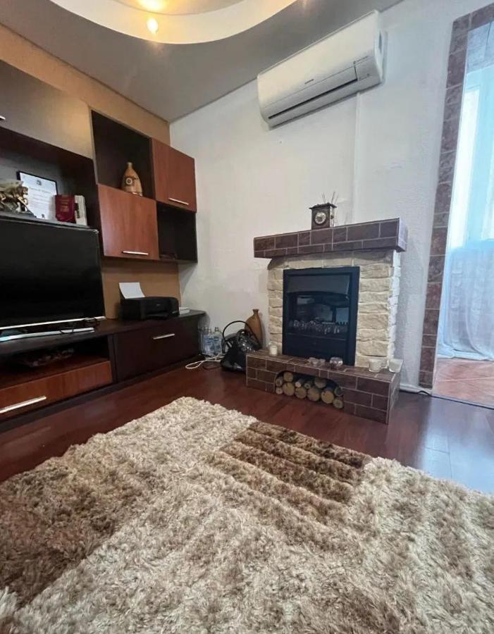 בוקרשט Modern Oasis With A Cozy Fireplace Your Stylish Apartment Minutes From Downtown מראה חיצוני תמונה