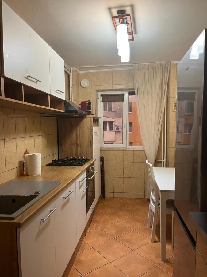 בוקרשט Modern Oasis With A Cozy Fireplace Your Stylish Apartment Minutes From Downtown מראה חיצוני תמונה