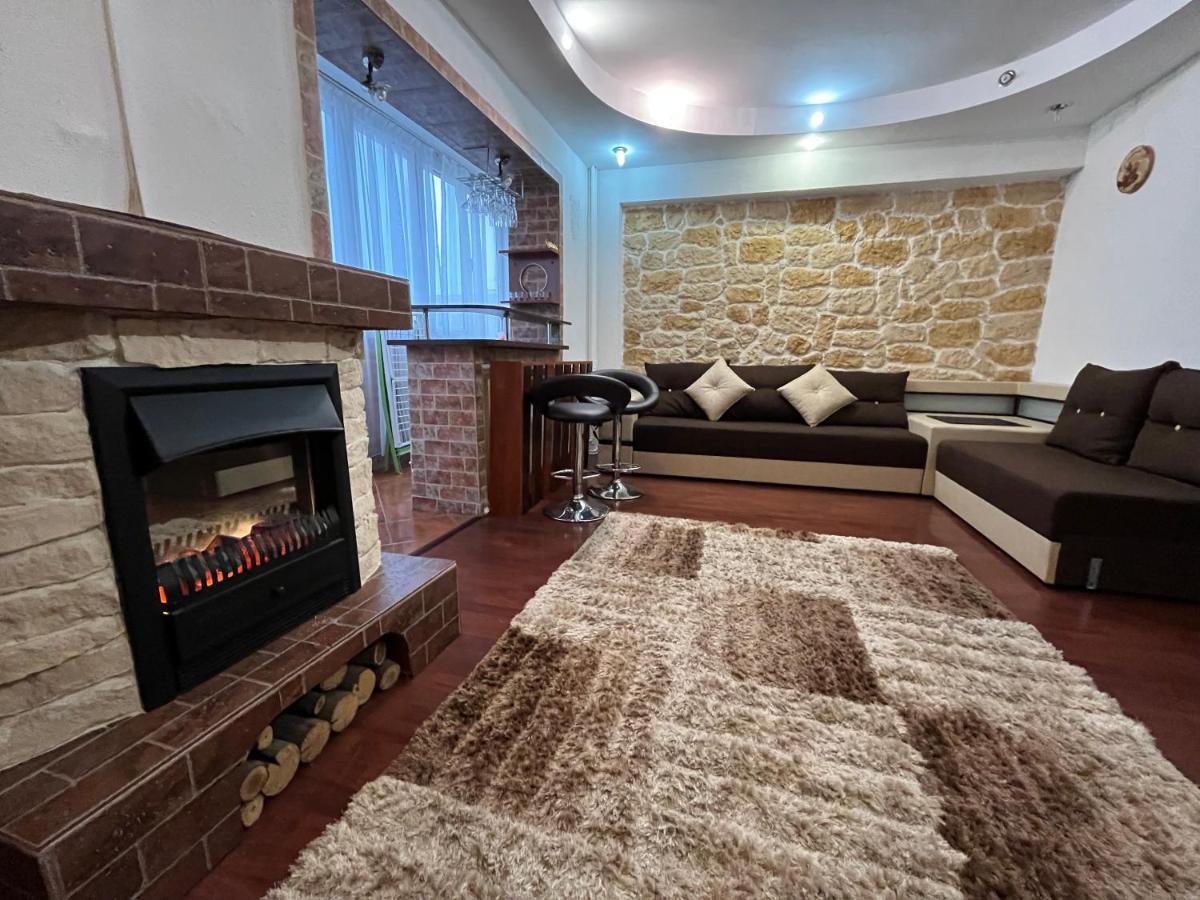 בוקרשט Modern Oasis With A Cozy Fireplace Your Stylish Apartment Minutes From Downtown מראה חיצוני תמונה