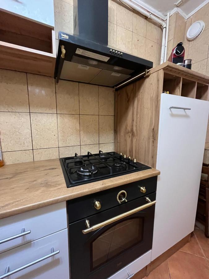 בוקרשט Modern Oasis With A Cozy Fireplace Your Stylish Apartment Minutes From Downtown מראה חיצוני תמונה