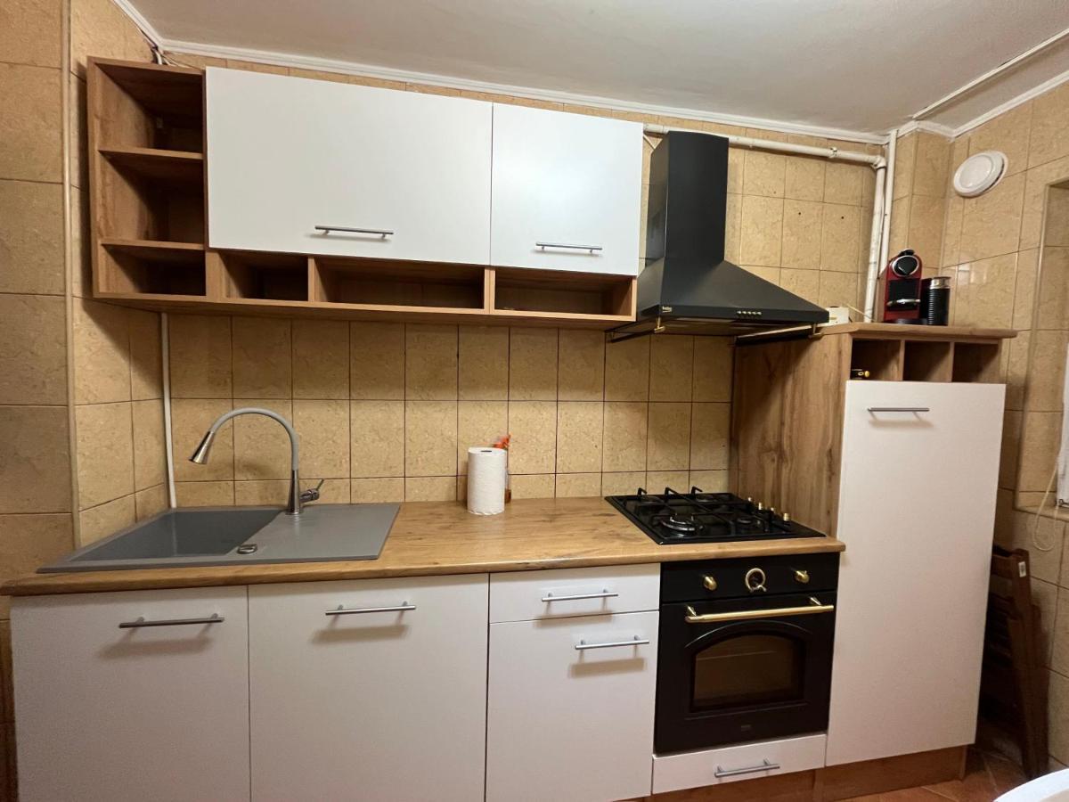 בוקרשט Modern Oasis With A Cozy Fireplace Your Stylish Apartment Minutes From Downtown מראה חיצוני תמונה