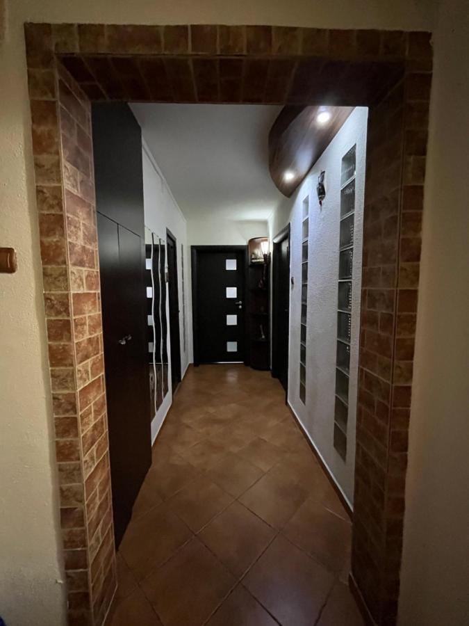 בוקרשט Modern Oasis With A Cozy Fireplace Your Stylish Apartment Minutes From Downtown מראה חיצוני תמונה