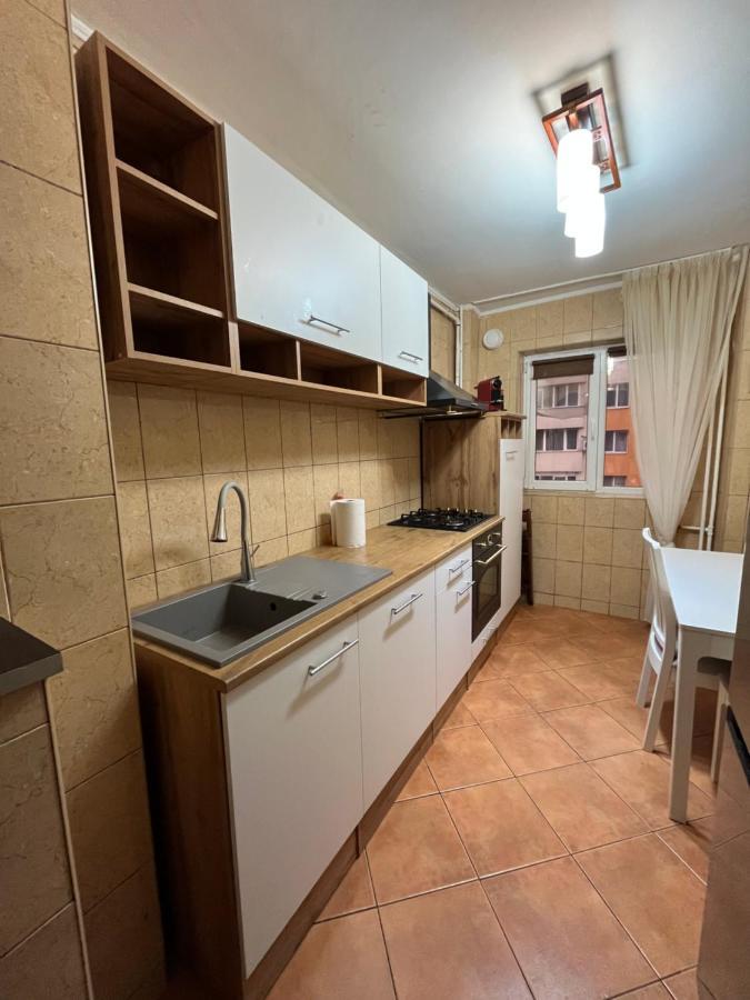 בוקרשט Modern Oasis With A Cozy Fireplace Your Stylish Apartment Minutes From Downtown מראה חיצוני תמונה
