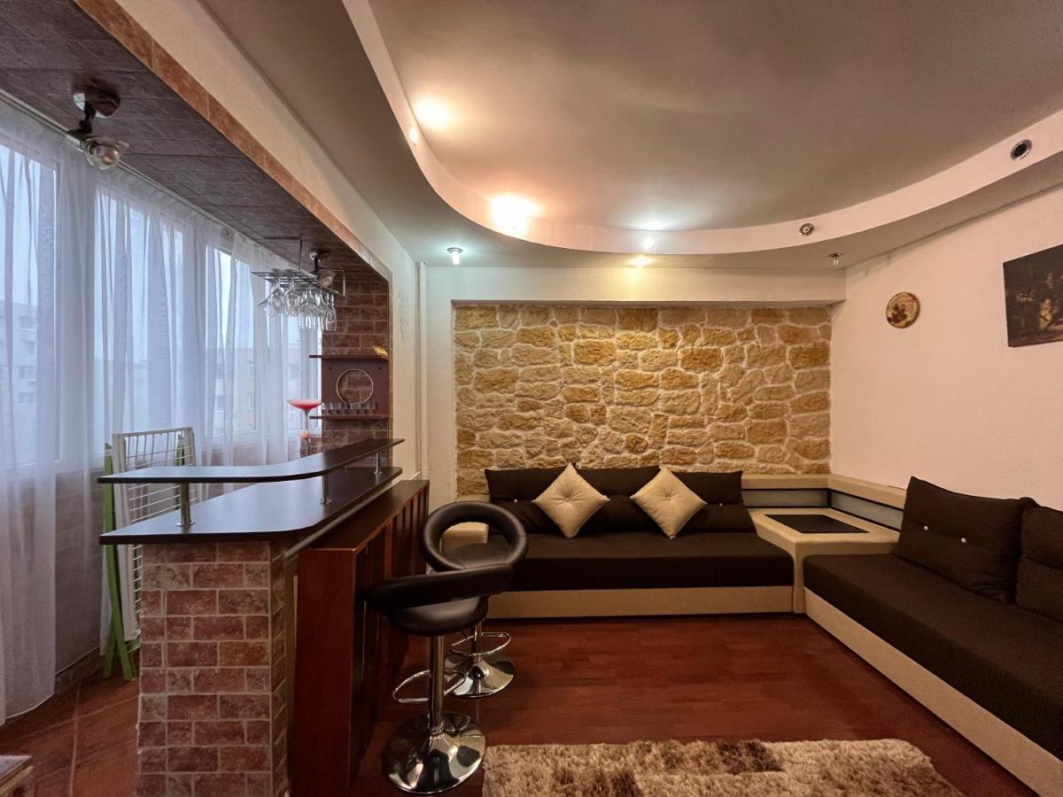 בוקרשט Modern Oasis With A Cozy Fireplace Your Stylish Apartment Minutes From Downtown מראה חיצוני תמונה