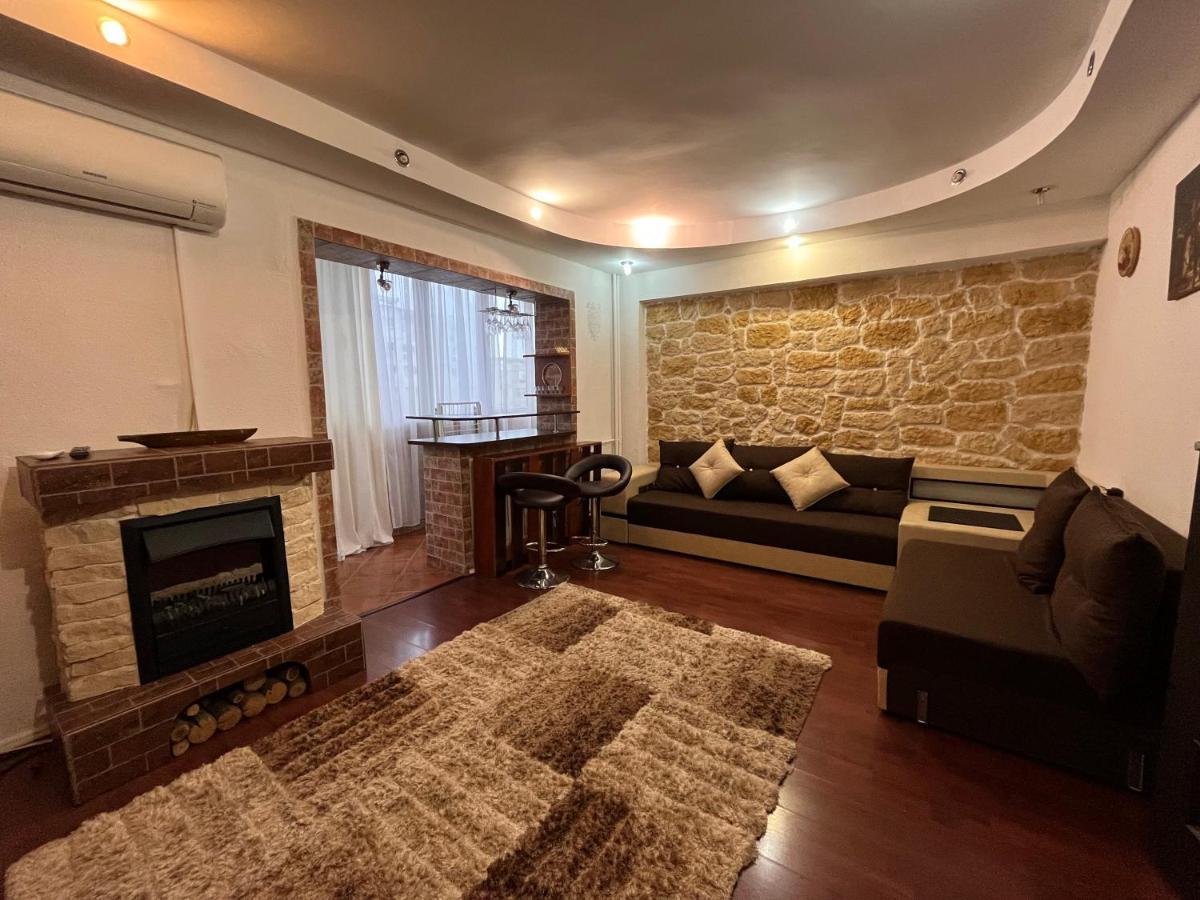 בוקרשט Modern Oasis With A Cozy Fireplace Your Stylish Apartment Minutes From Downtown מראה חיצוני תמונה