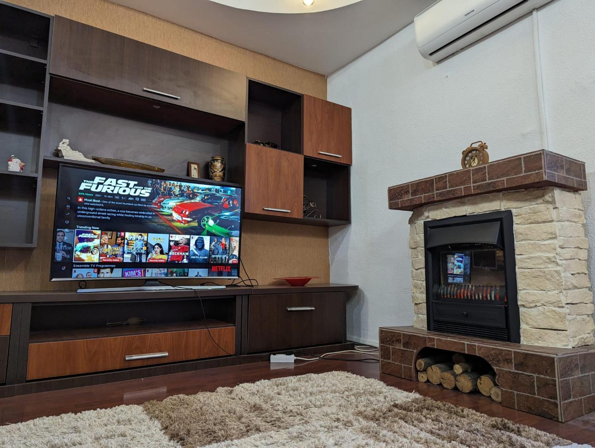 בוקרשט Modern Oasis With A Cozy Fireplace Your Stylish Apartment Minutes From Downtown מראה חיצוני תמונה